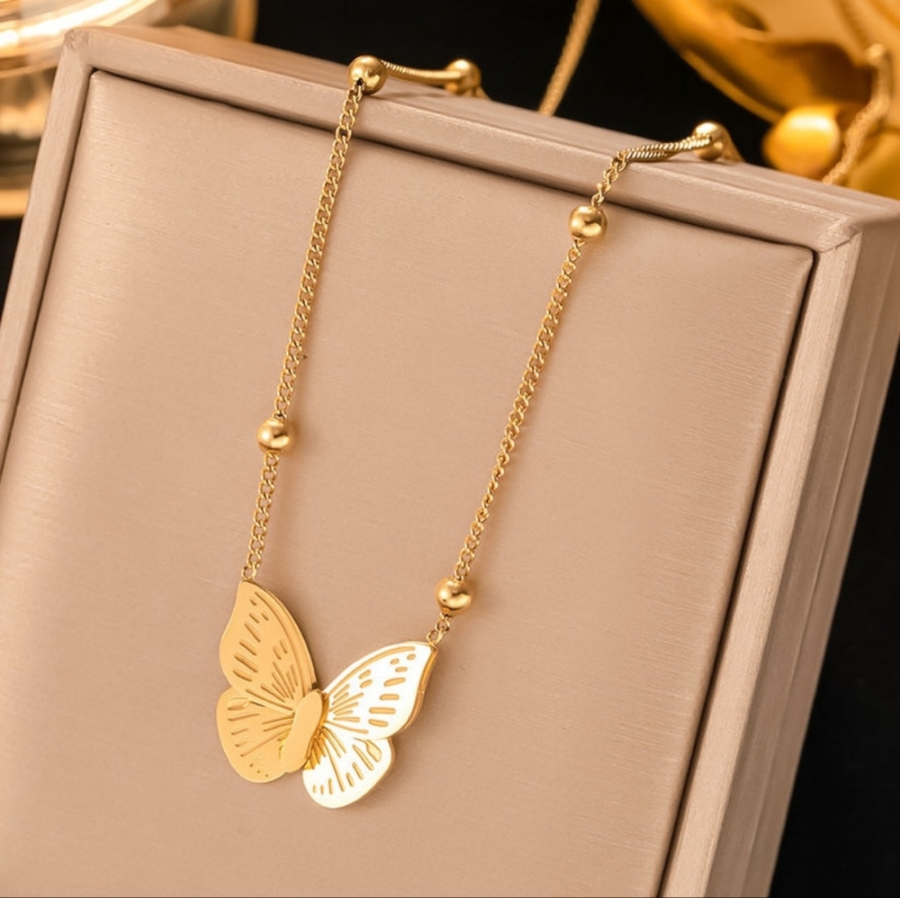 Golden Pearl Butterfly 18k Gold Non-Tarnish Stainless Steel Neckla